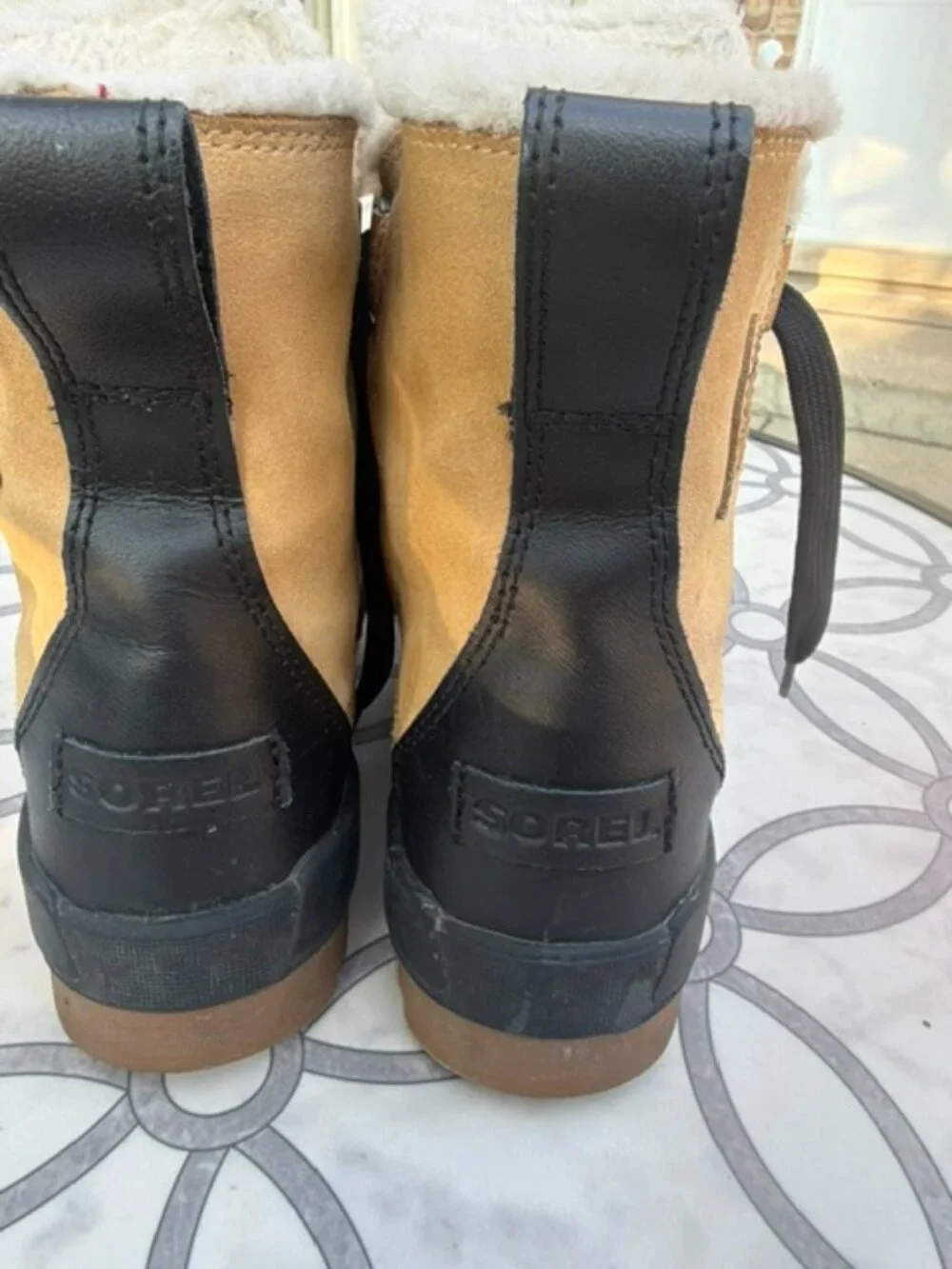 Used Sorel women boots in size 8 Water Proof Snow Rain Boots for Winter
